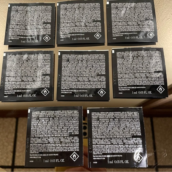 Shade 5.5 Armani Luminous Silk Foundation Oil Free Radiant Finish - Picture 4 of 4